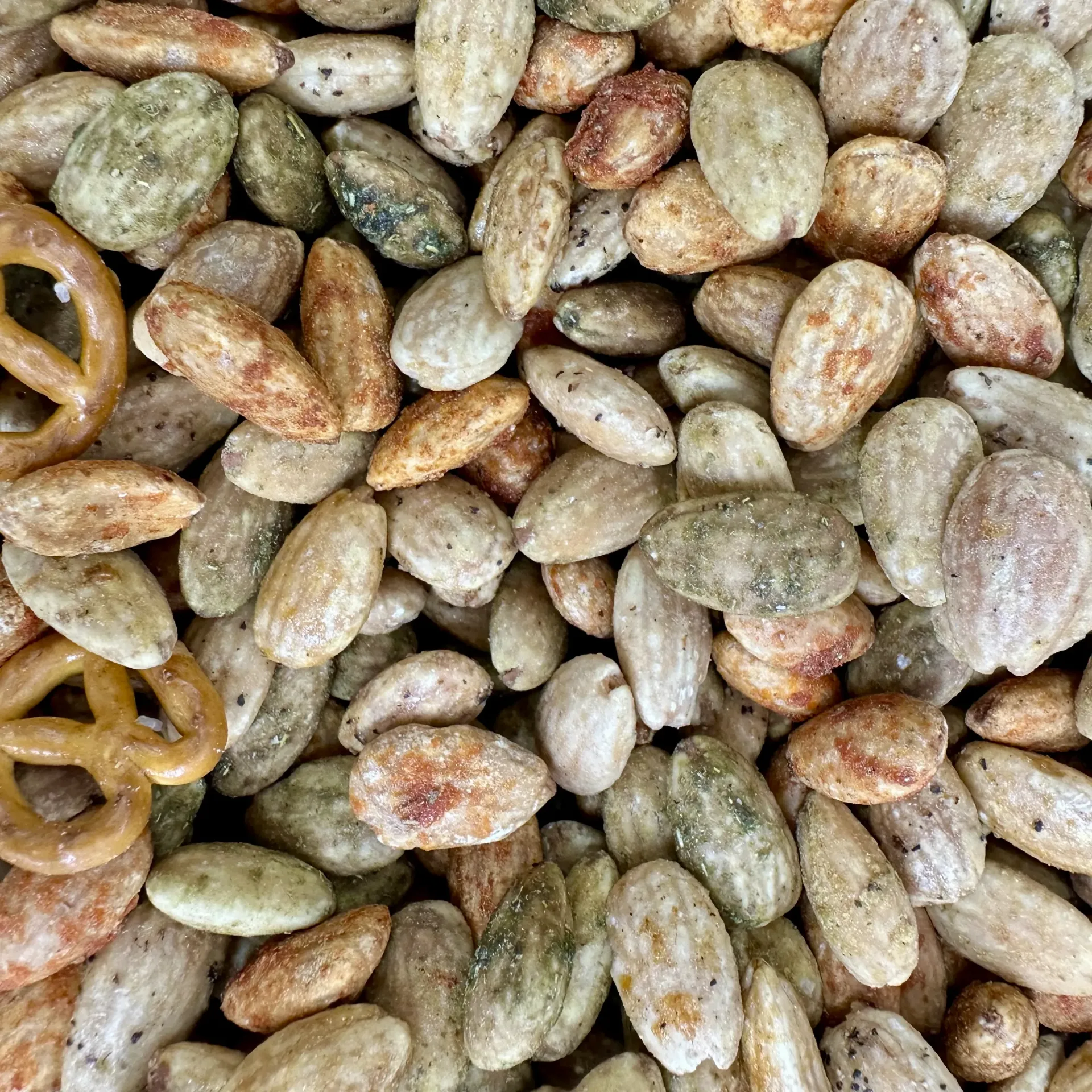 لوز محمص نكهات مشكلة (1kg)